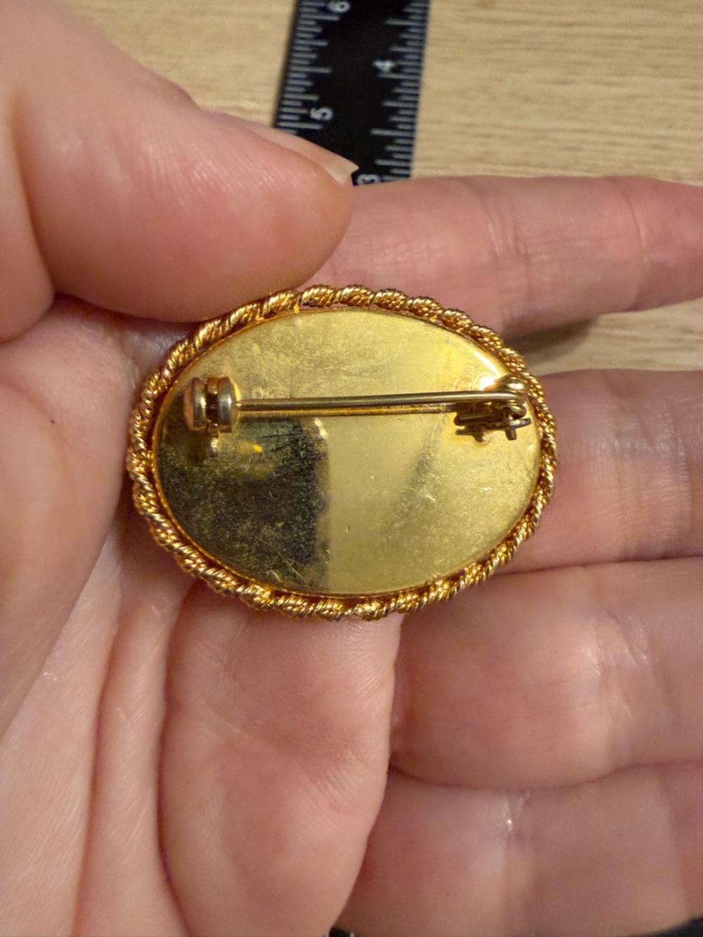Vintage Fragonard Style Courtship Brooch Gold Tone Red Enamel Romantic Pin - Picture 4 of 8